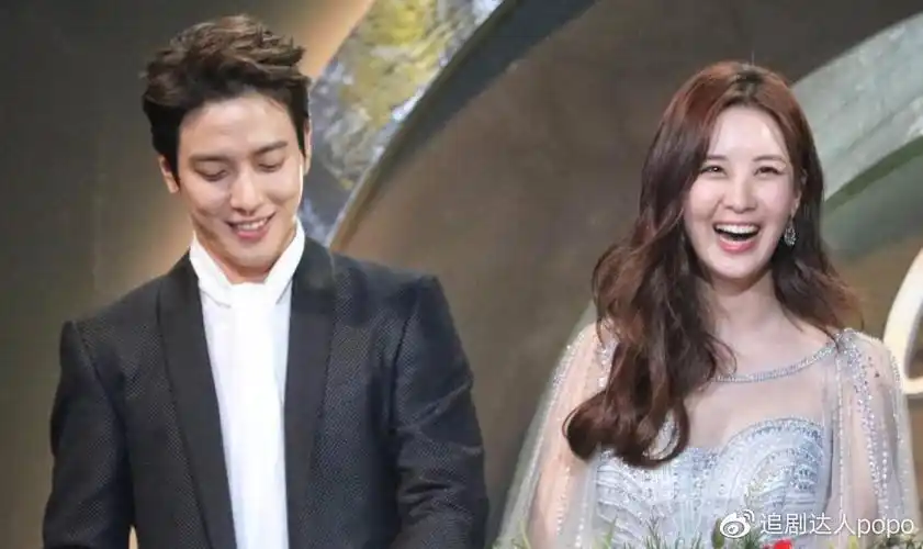 徐贤郑容和"红薯夫妇"登热搜榜首,疑似恋情曝光,可信度不高