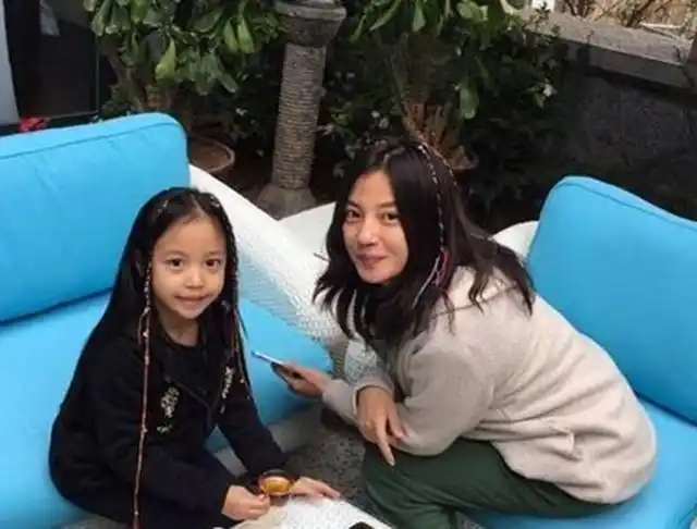 赵薇女儿生日捐款25万连续6年捐款从未间断赵薇女儿共捐款150万