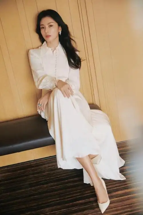 刘涛撞脸韩素希,也可能是衣服穿对了!插图3