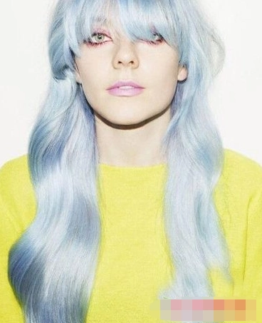 天空蓝发色适用于卷发造型吗脸大脖子粗女孩子烫发设计