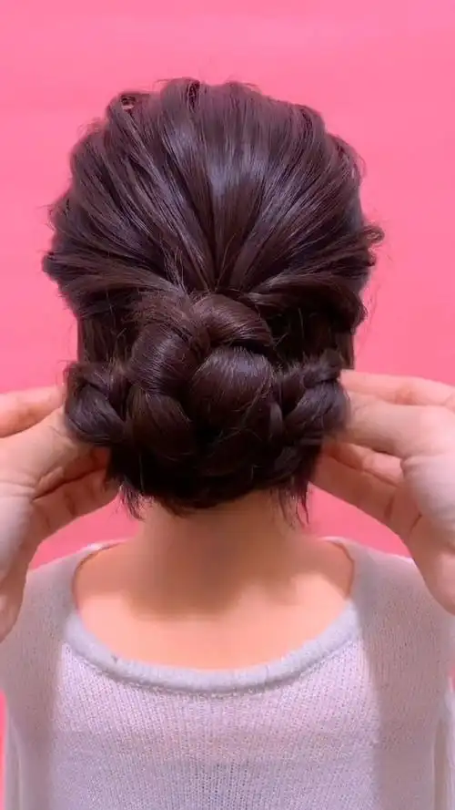 三四十岁的妈妈们可以这样扎头发,超级有气势