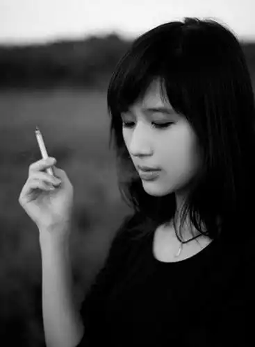 烟枪女星大盘点papi酱吸烟被夸美baby骂声一片