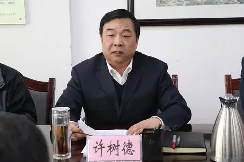 许树德主持召开县政府党组(扩大)会议 - 临洮县人民政府