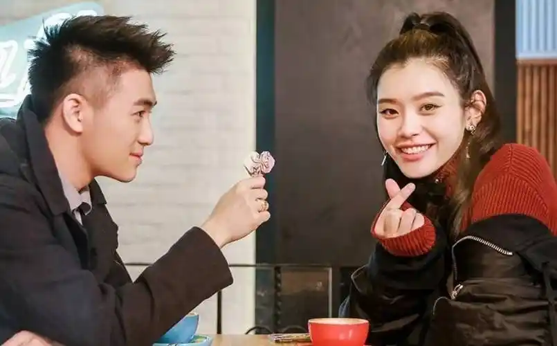 奚梦瑶何猷君疯狂秀恩爱,内涵窦骁何超莲婚变?