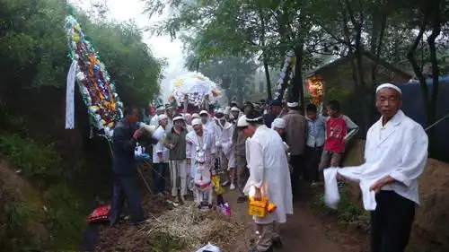 原创民间丧葬习俗中关于亲属去世后的禁忌,人人必知啊