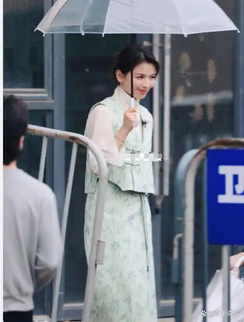 奔跑吧南宁录制现场网友他们不知道广西现在都穿短袖了吗