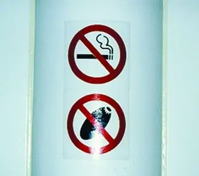 "禁止嚼槟榔"和"禁止吸烟"标志一样触目惊心.