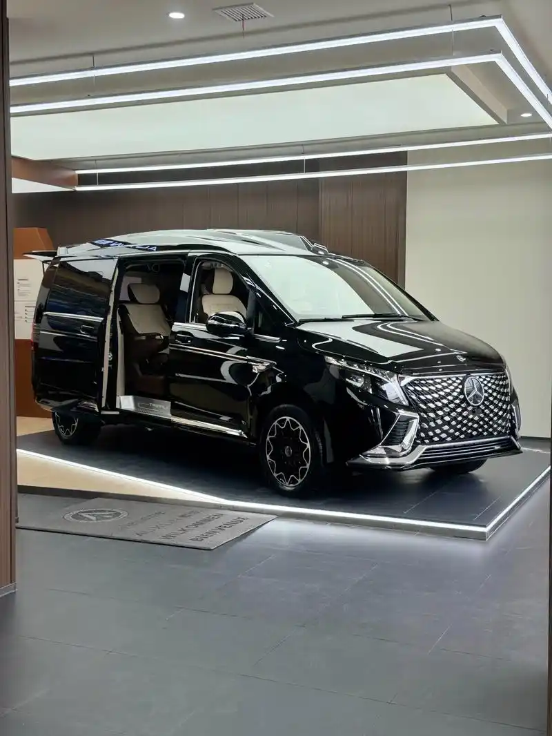 傲旋全新推出奔驰七座小高顶商务车飞驰天下,媲美百万级别mpv