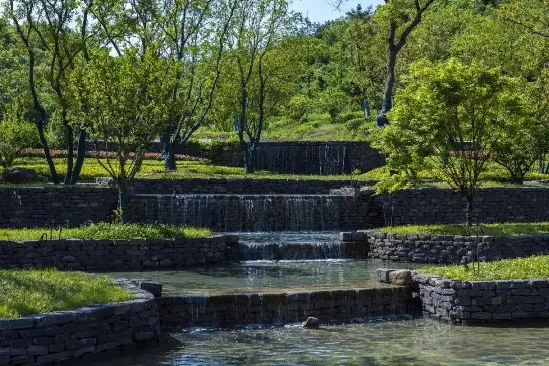 无水不成景叠水理水阔瀑飞瀑