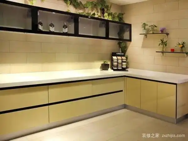 金牌磨砂玻璃橱柜至今大概有二十年的历史,经过这么多年的发展,已在