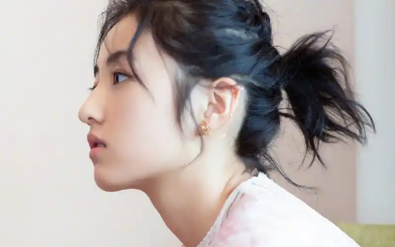 张子枫粉嫩甜美高清桌面壁纸