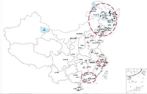 吴康曾绘制过一幅地图,一个黑点代表一个"收缩城市",东北地区的黑点有