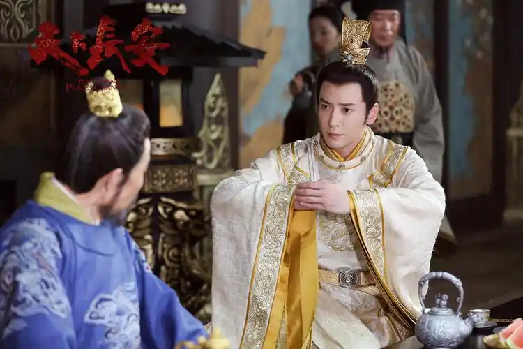 直到2006年,韩栋很幸运的被导演选中,参演两部影视剧《封神榜》的杨戬