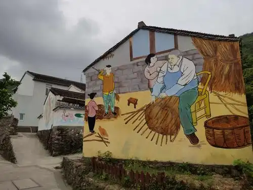 其实,我更喜欢的是壁画村,普通的白墙上,因为那些画,整个村庄就有了