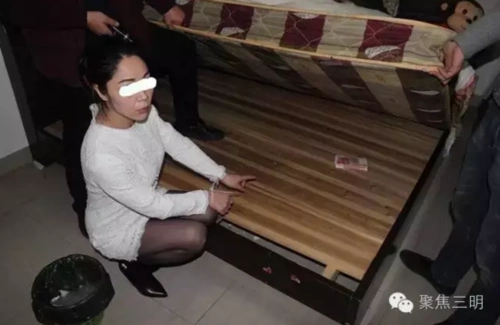 组图福建警方破获特大吸贩毒团伙案公主指认现场17