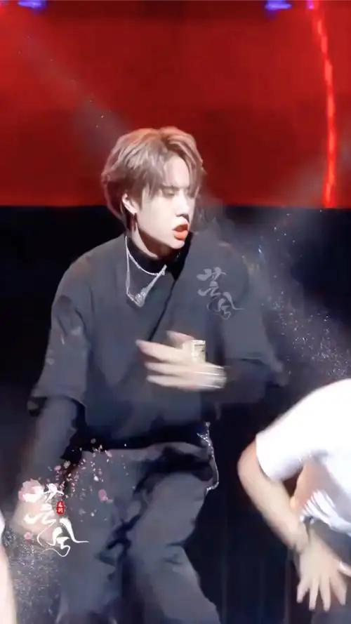 王一博吹灰舞无感一键变装卡点