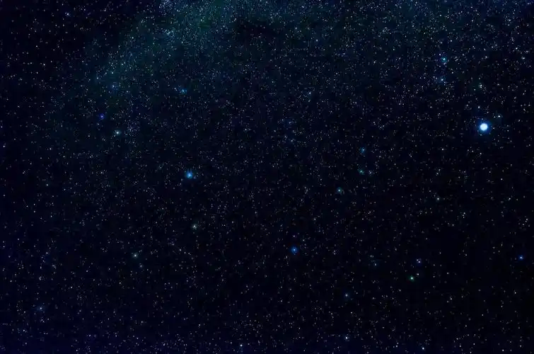 黑色背景上的星空的风景图