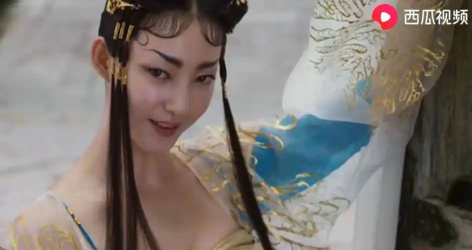 除了蜘蛛精之外,王丽坤还在去年的《封神演义》中饰演苏妲己,大家更