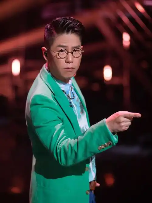 绿绿的阿lo林晓峰