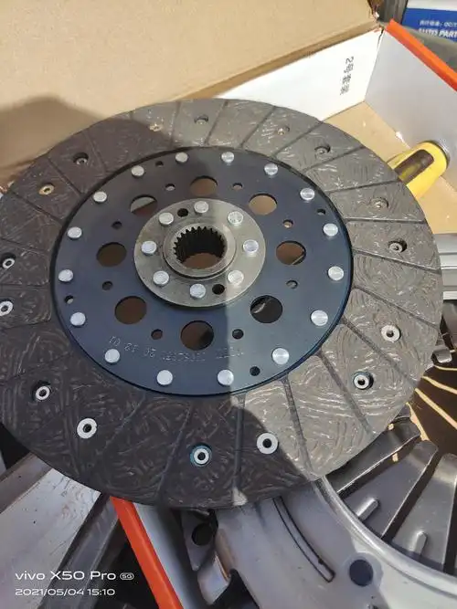 长城哈弗h6离合器片怎么装凸起的还是朝压盘还是朝飞轮啊