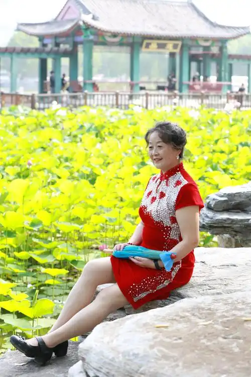 莲花池公园旗袍秀 - 美篇