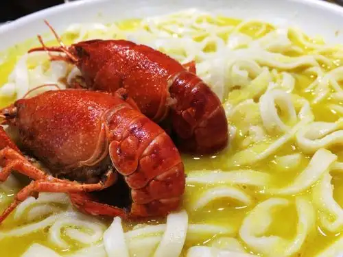 最爱的便是这一碗龙虾面不知道有多少人在隔着屏幕舔屏喽面条吸尽小