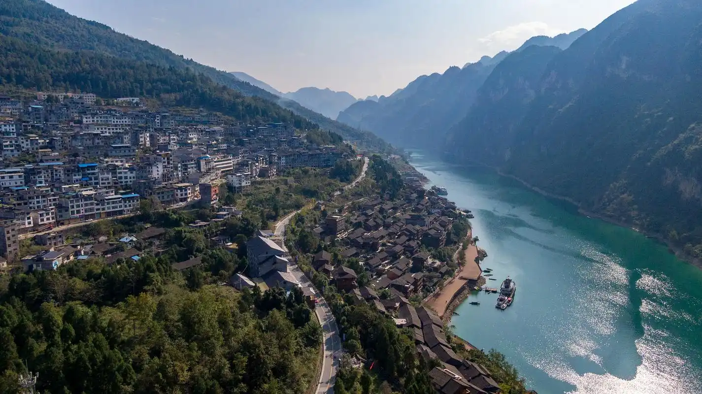 表白新重庆# 重庆乌江·龚滩旅游度假区,地处中国西南地区蓬勃发展的