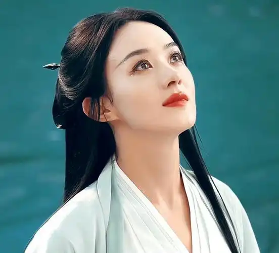 丽颖娇俏可爱,灵动美丽,她所有的古装戏都好看,扮相好,演技佳,@赵丽颖