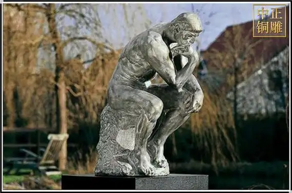 思想者的青铜雕塑,也被称为思想者,是奥古斯特罗丹的青铜和大理石雕塑