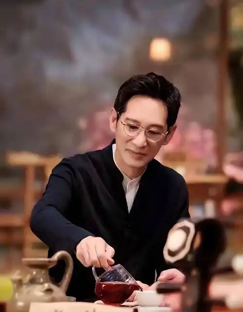 王劲松怒斥粉丝头像,注销账号惹争议,网友:畸形饭圈文化_事情_照片