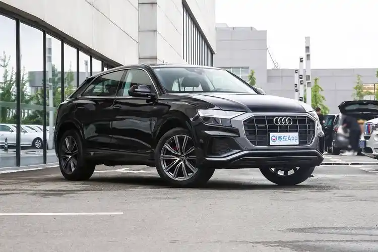 2022款 奥迪q8 45 tfsi quattro 臻选动感型外观