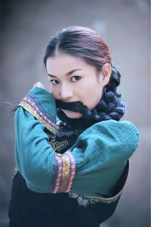 蒙古国国立文化艺术大学职业:演员星座:蒙古族地区:中国人气:655展开