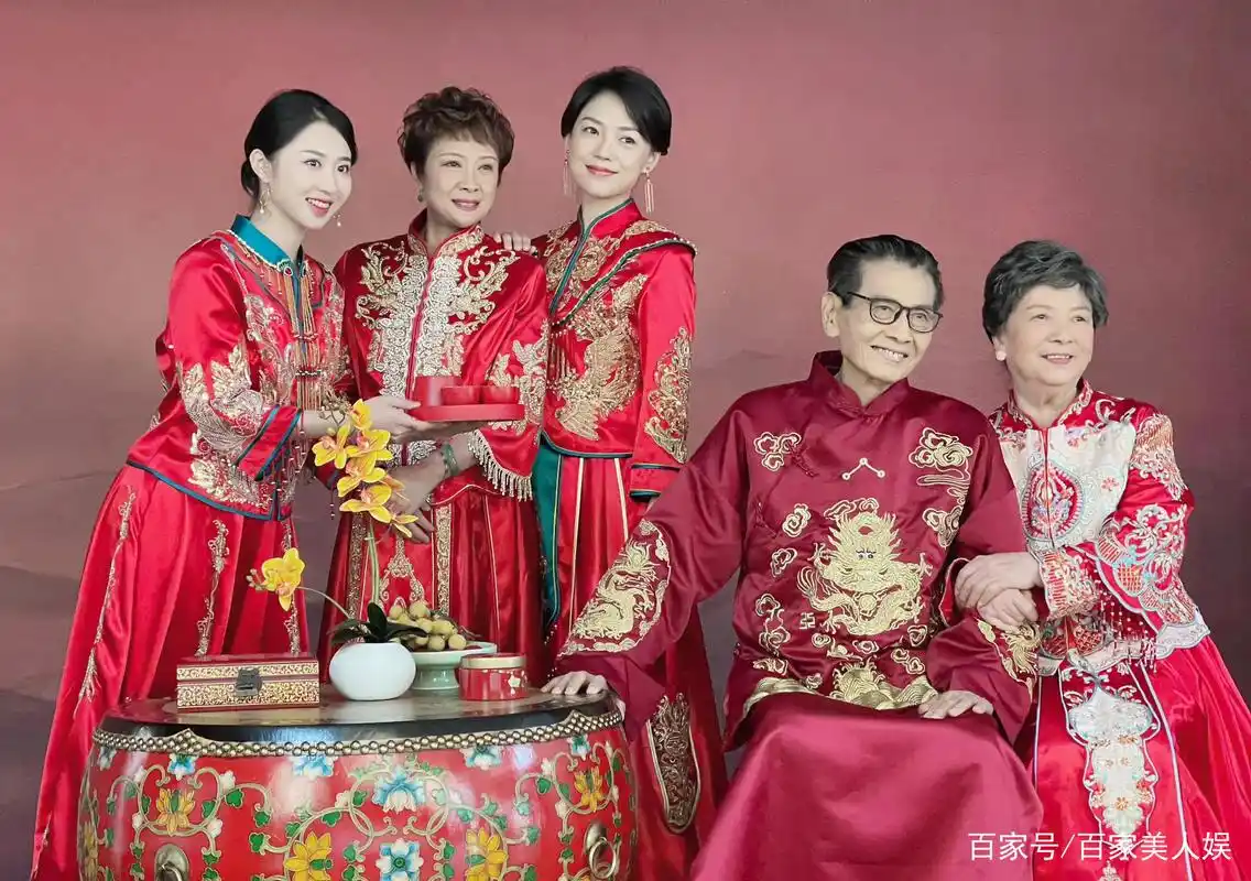 《外来媳妇本地郎》康家最新全家福,康伯康婶又回来了