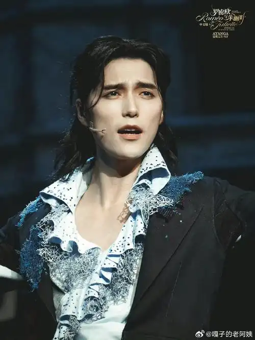 阿云嘎唱封神片尾曲#阿云嘎在2018年一月结束了乌尔善资助蒙古演员的