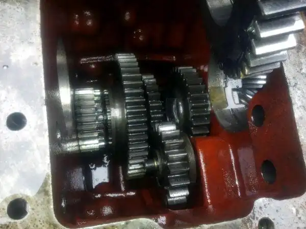 东方红拖拉机价1000变速箱低挡脱挡怎样修理有负荷就脱掉空挡能走 请