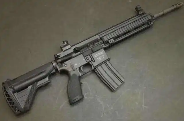 m416握把该怎么选?站着选激光,趴着选直角,那侧身选啥?_突击步枪