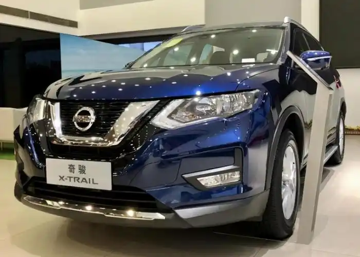 2021款日产奇骏到店,极光蓝色涂装很洋气,配bose音响