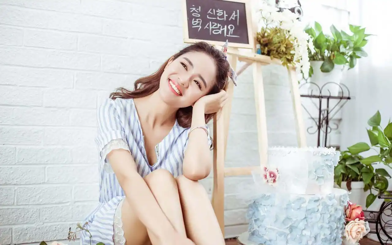 甜美女生快乐写真壁纸