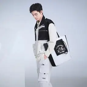 中国李宁肖战同款背包男2022春季新款即秀即卖单肩斜跨包abds130
