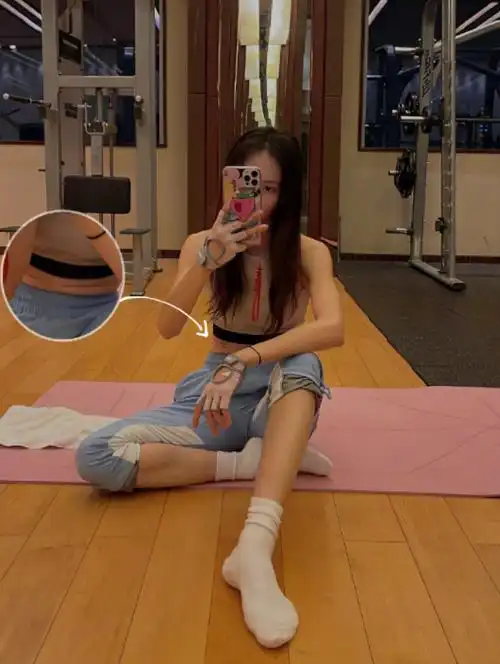 瘦子也有赘肉31岁金晨晒无p图健身照肚子上冒出两层游泳圈