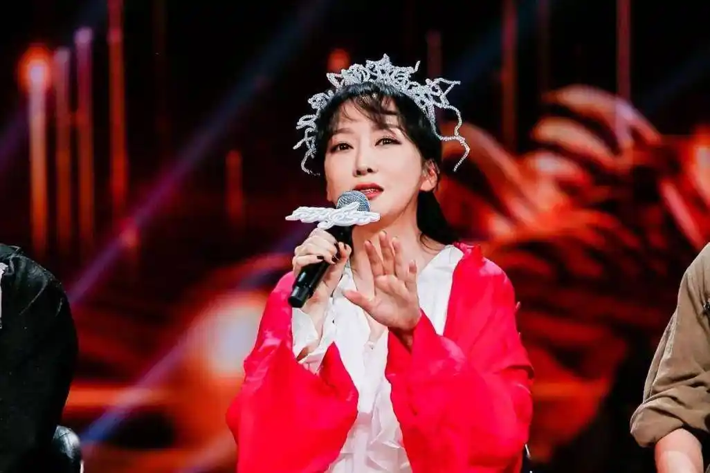 萨顶顶,"跌落的口碑"还能挽回吗?_外婆_母亲_草原