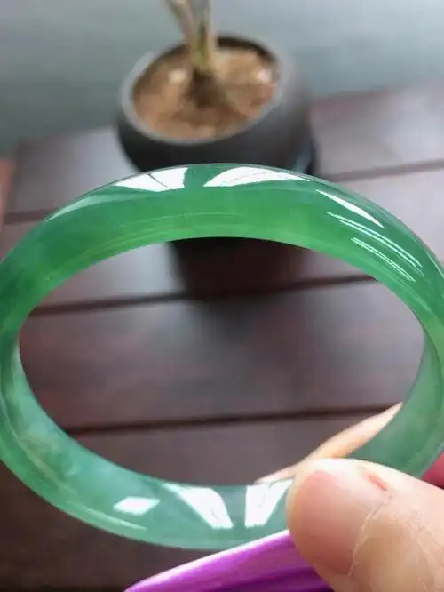 冰油青翡翠手镯