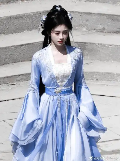 鞠婧祎在逃蓝精灵##鞠婧祎湖水蓝仙女裙##鞠婧祎姜黎非