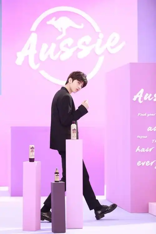 蔡徐坤成为aussie袋鼠洗护发品牌全球代言人
