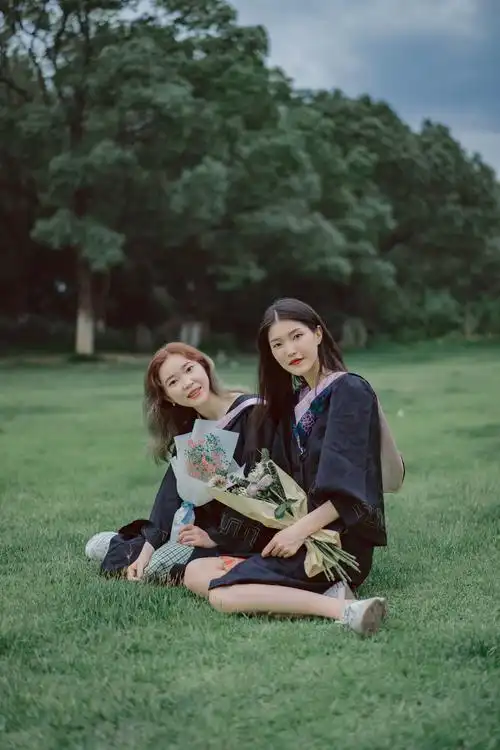 一组闺蜜毕业照