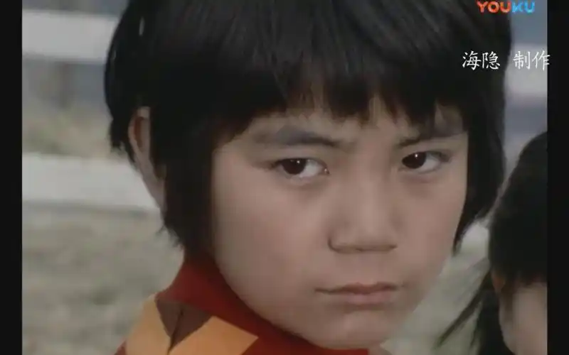 小演员演技很强!雷欧奥特曼国语版对比6:小通(小透)触景生情发脾气