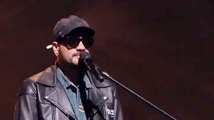 热点:张震岳品冠等演唱《自己》 张震岳真的开口跪