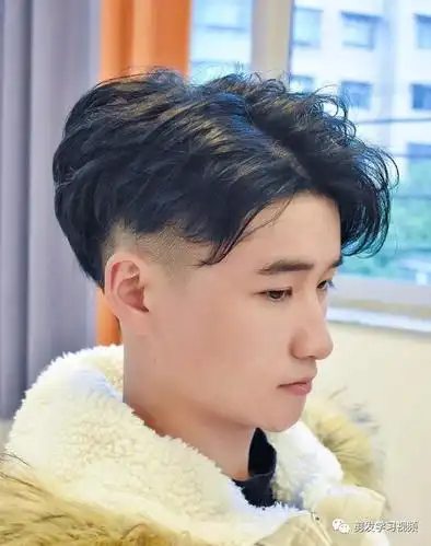 2020夏季最新男士发型92020夏季最新男士发型82020夏季最新男士发型