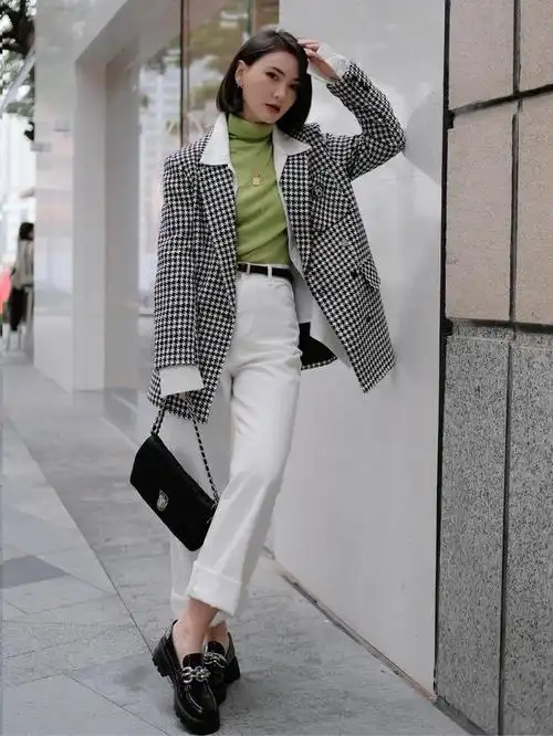 白色裤子怎么搭配鞋子(穿裤子时)