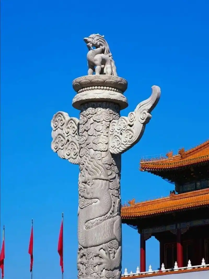 通过观察华表的图片素材,了解及赏析华 表的建筑文化 2.